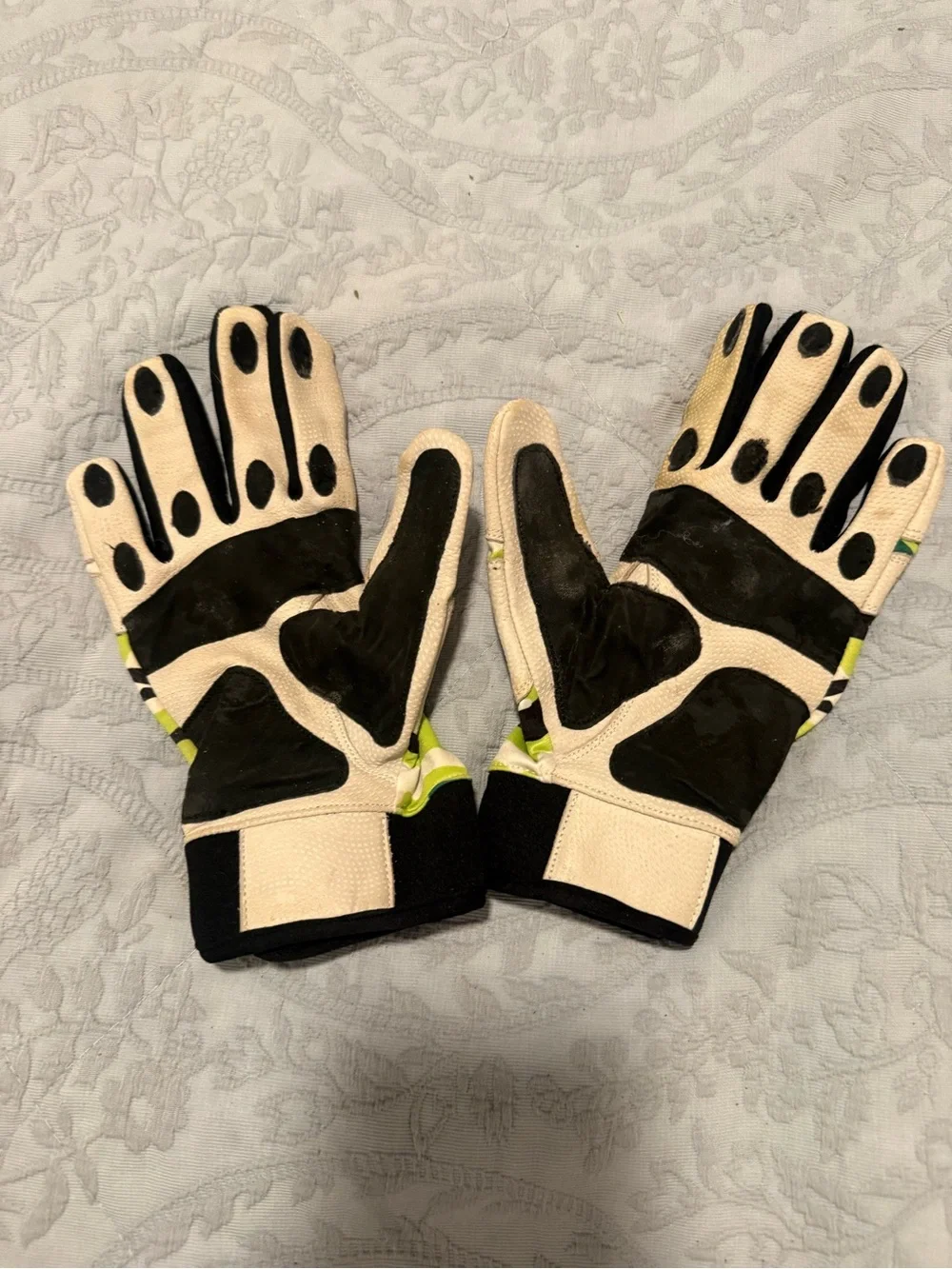 Vukgrips adult large Green Camo Batting Gloves with no rips, tears or worn areas